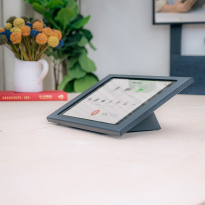 Heckler H612 - Zoom Rooms Console + Redpark POE