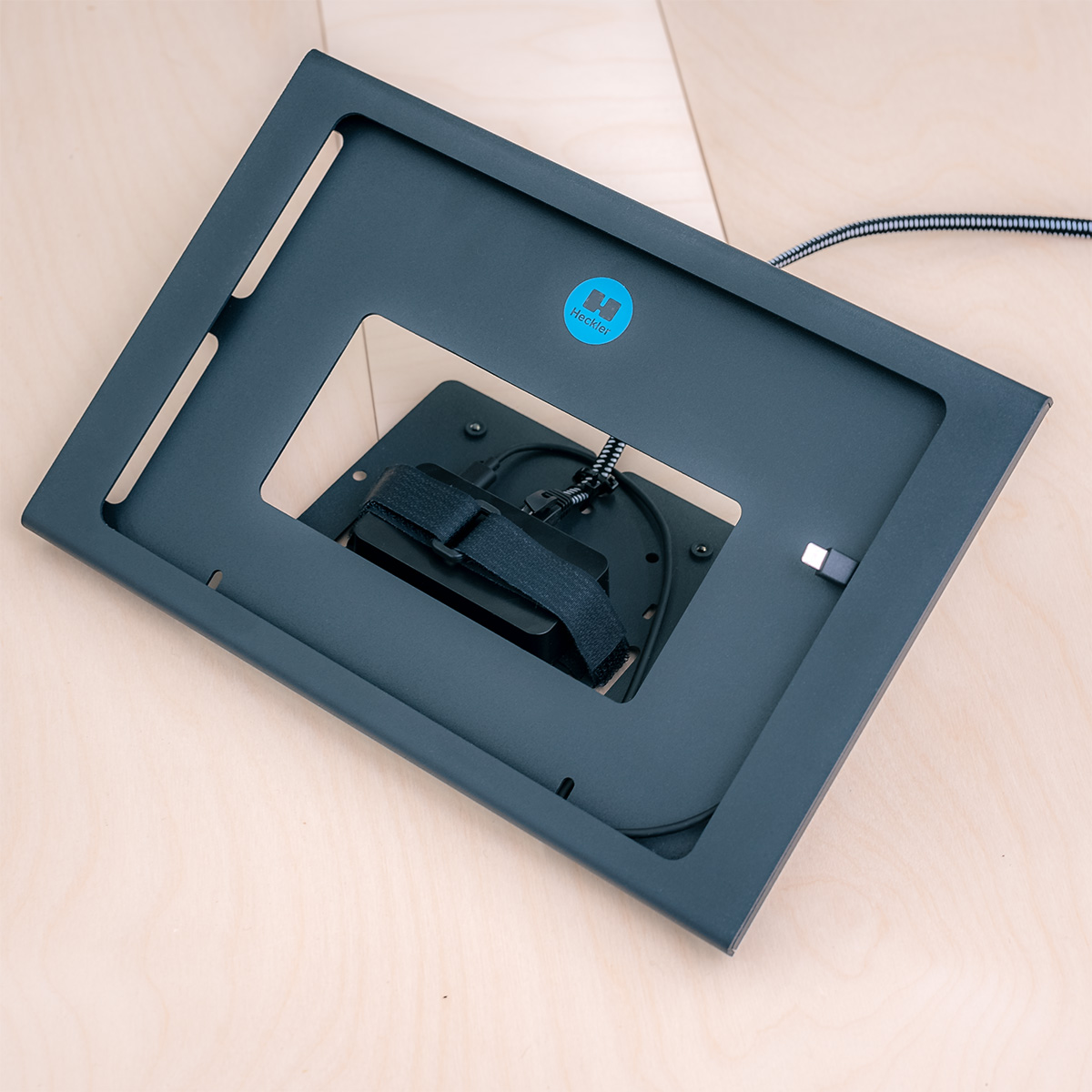 Heckler Zoom Rooms console iPad 10.2 + Redpark POE