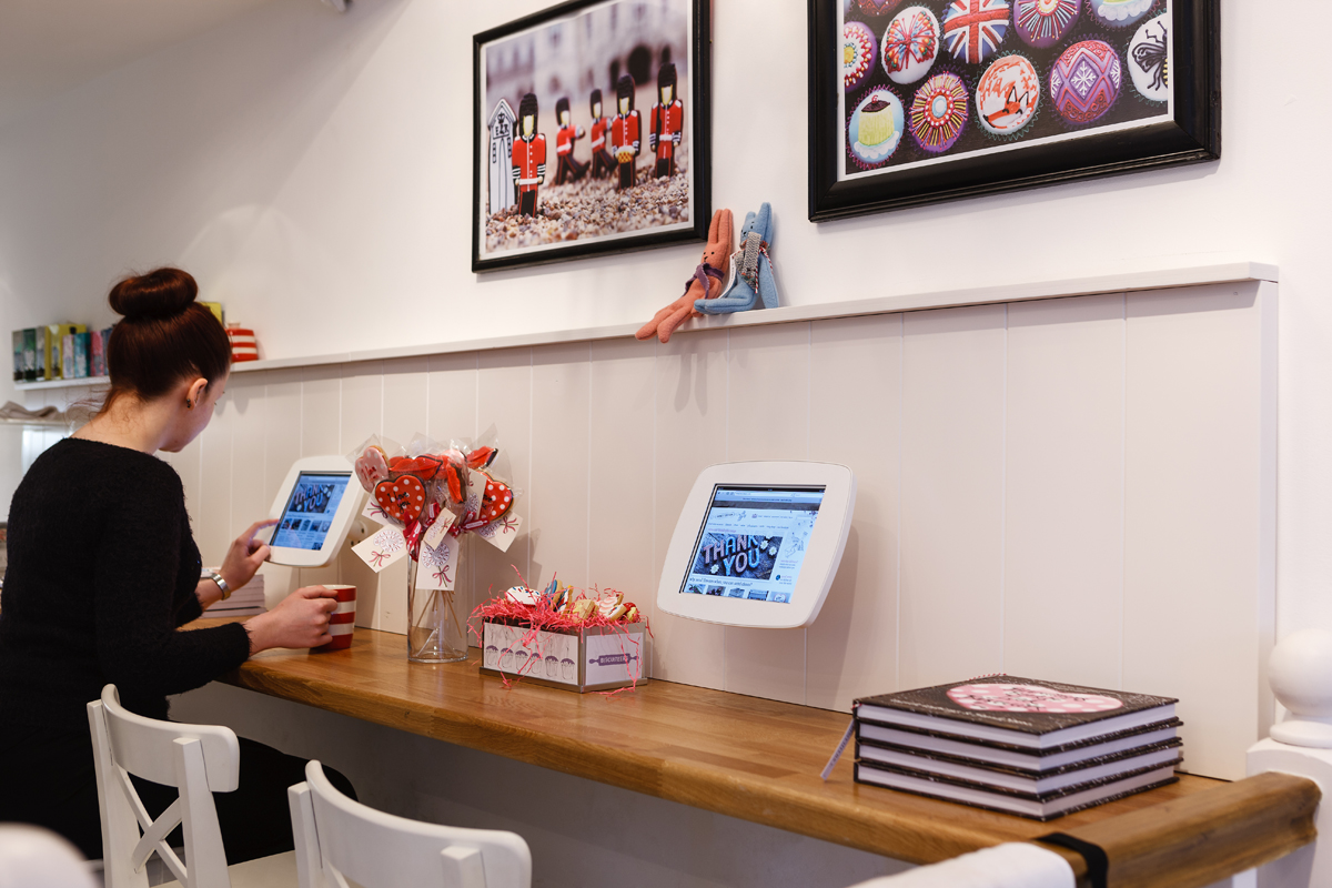 Bouncepad Wallmount tablet en iPad wandhouder